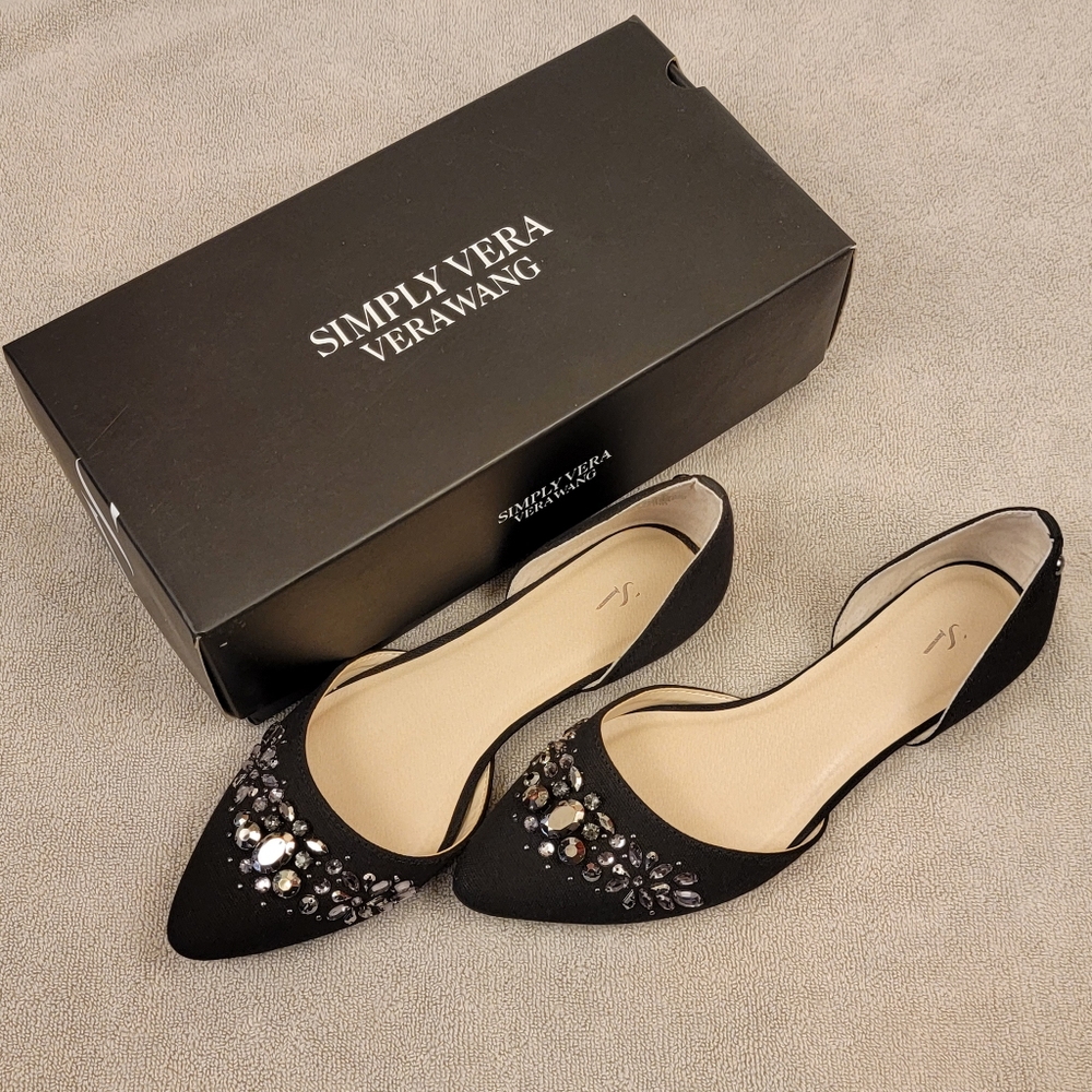 Simply Vera (Vera Wang) Svanitablack, Gorgeous black slip on shoes. Size 8.5